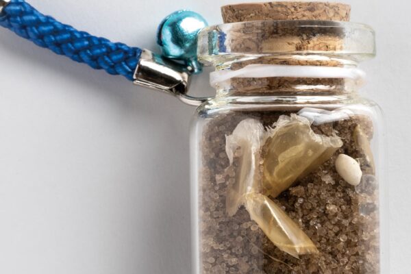 久高島イラブーの皮と燻製塩のお守り