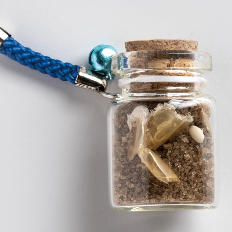 久高島イラブーの皮と燻製塩のお守り