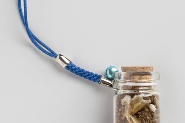 久高島イラブーの皮と燻製塩のお守り